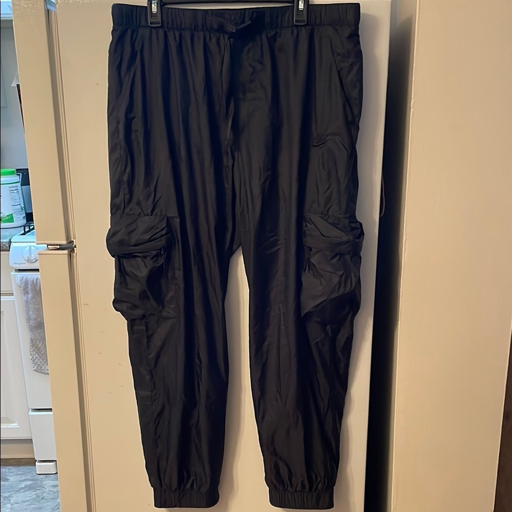 Nike Women’s XL Black Cargo Swoosh Pants 5 Pockets‎